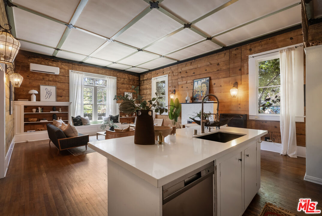 1159 N FULLER AVE Unit: A