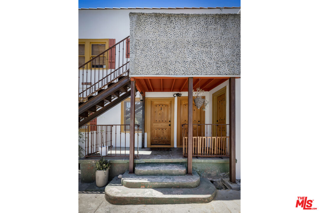 1159 N FULLER AVE Unit: A