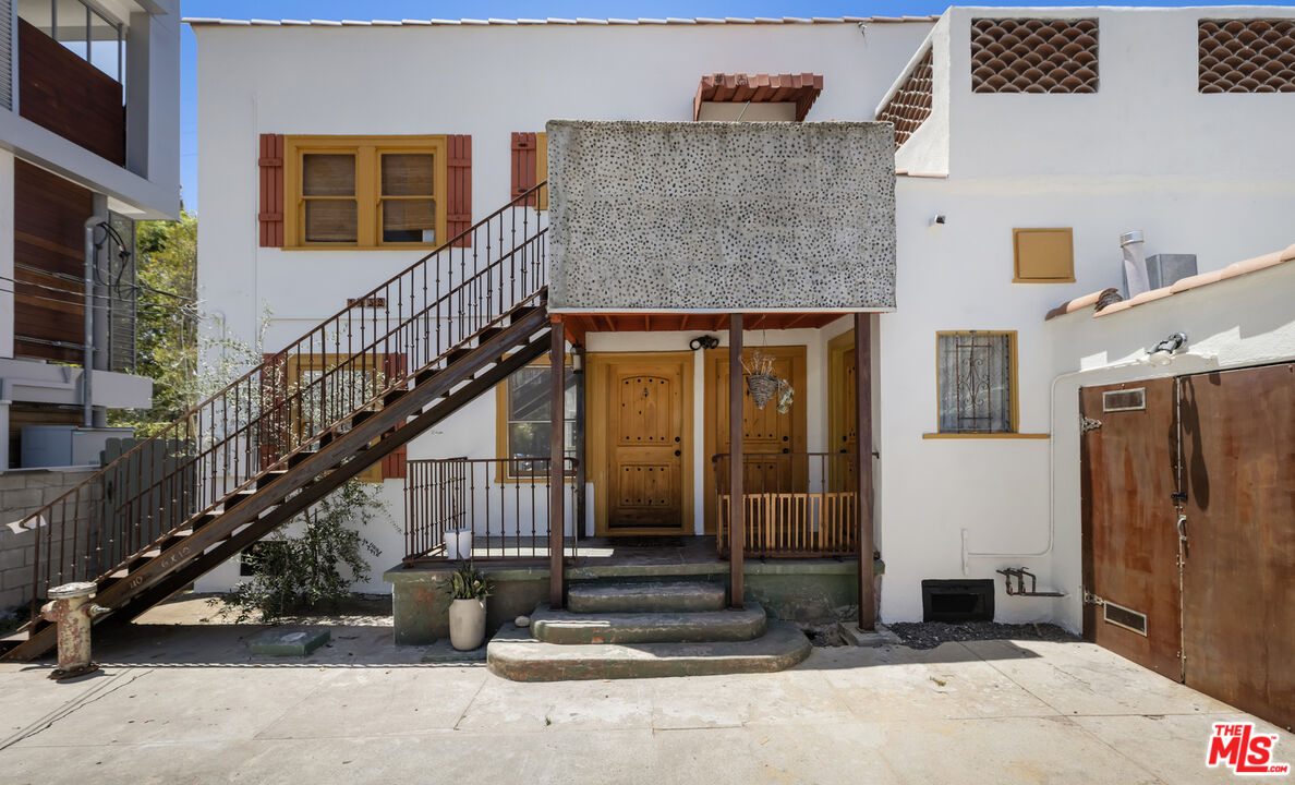 1159 N FULLER AVE Unit: A