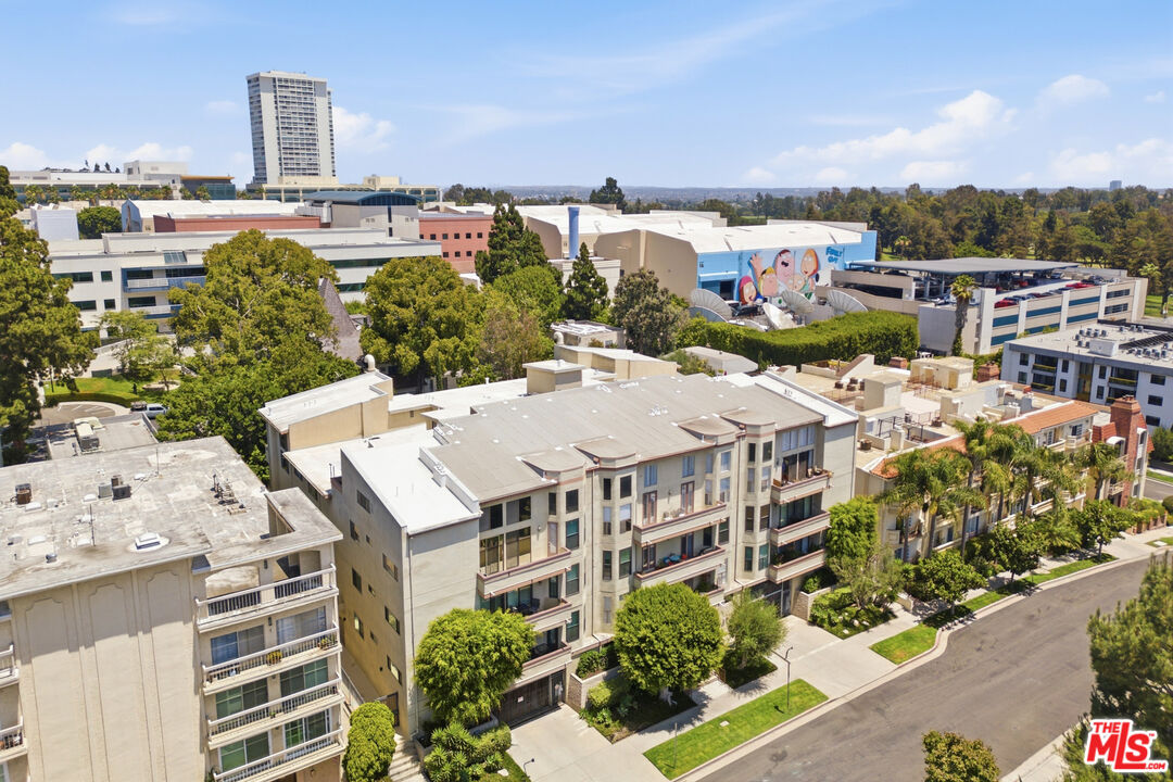 2332 Fox Hills Dr Unit: 103