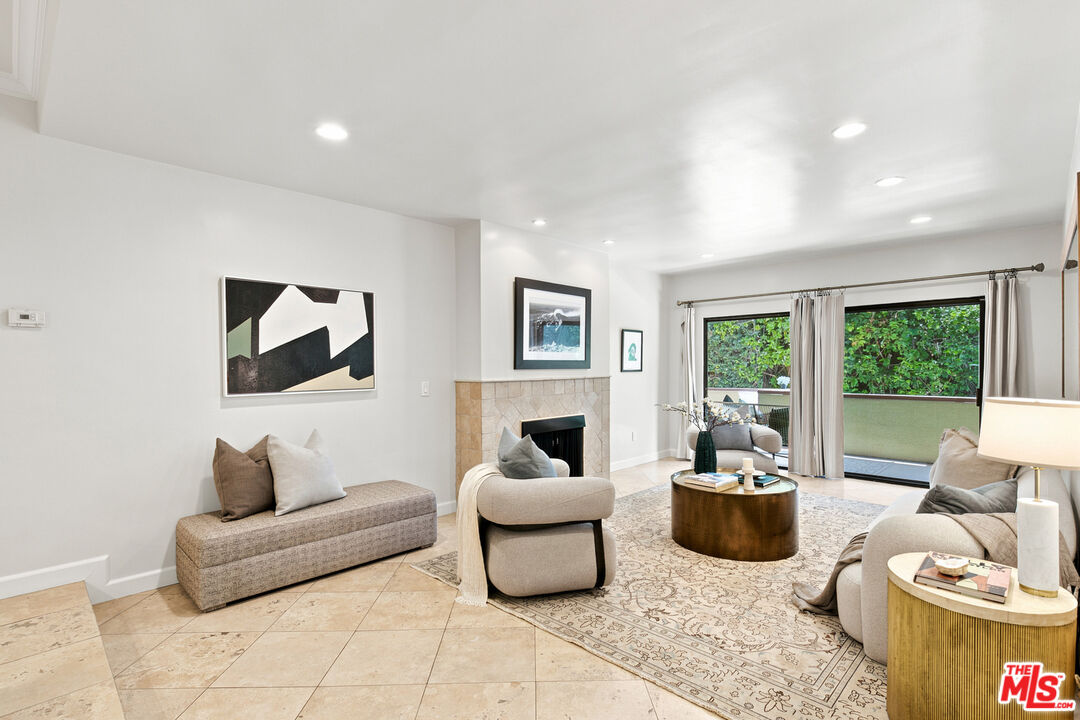 2332 Fox Hills Dr Unit: 103