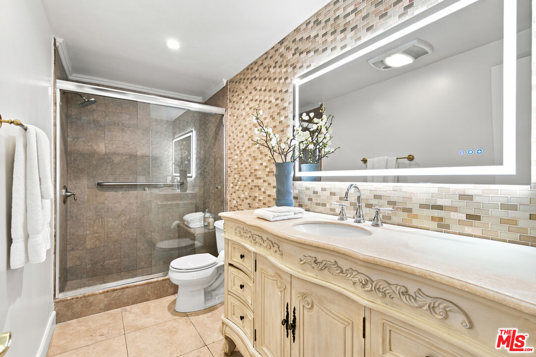 2332 Fox Hills Dr Unit: 103
