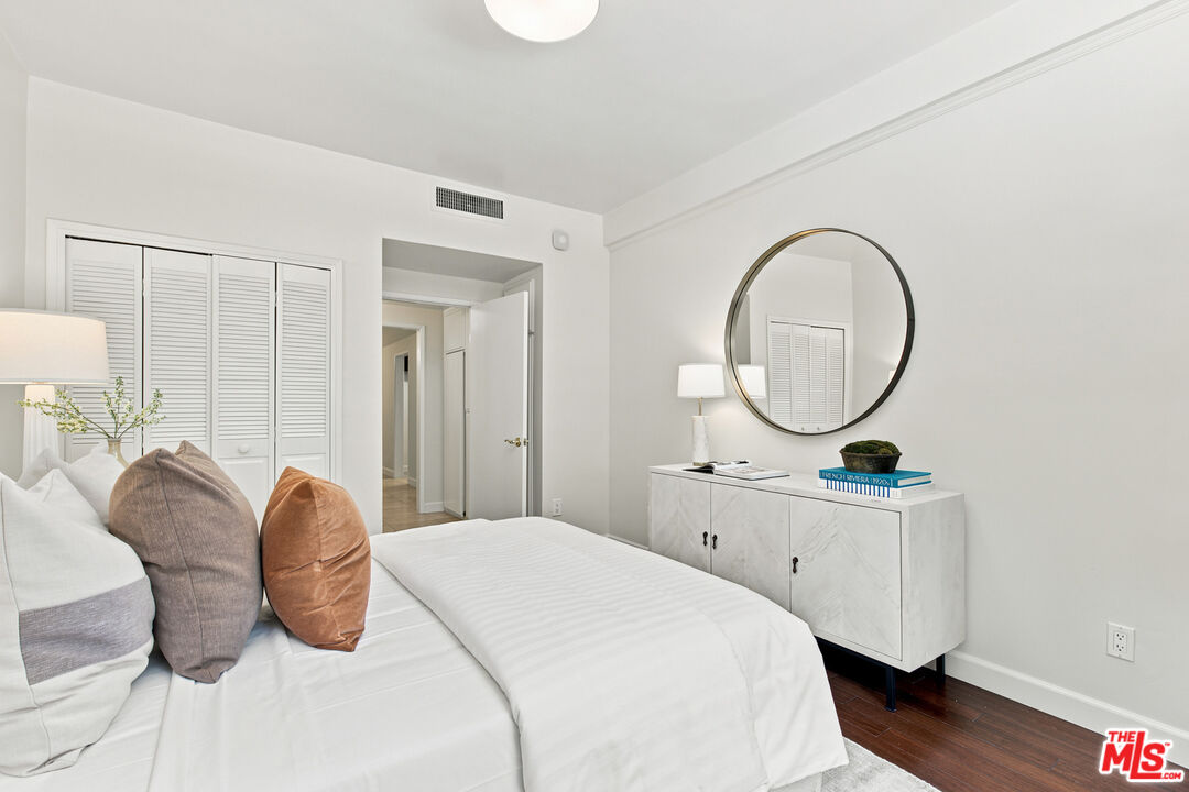 2332 Fox Hills Dr Unit: 103