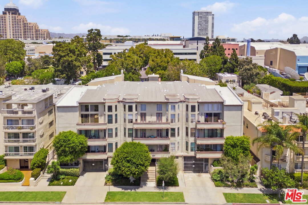 2332 Fox Hills Dr Unit: 103