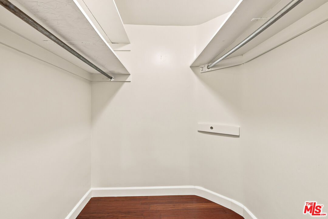 2332 Fox Hills Dr Unit: 103