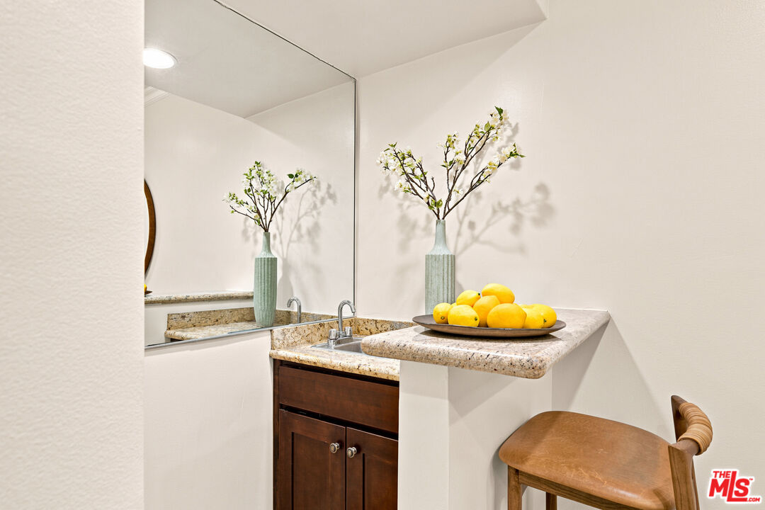 2332 Fox Hills Dr Unit: 103