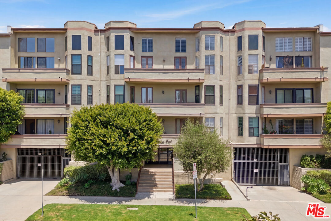 2332 Fox Hills Dr Unit: 103