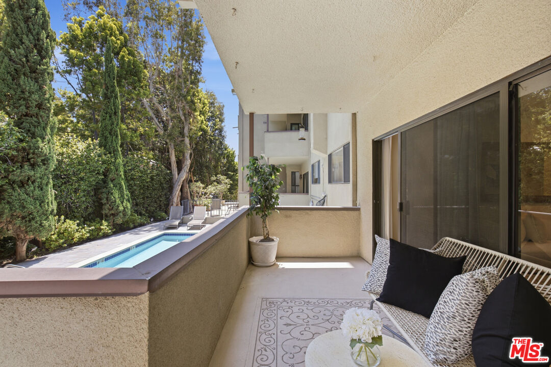 2332 Fox Hills Dr Unit: 103