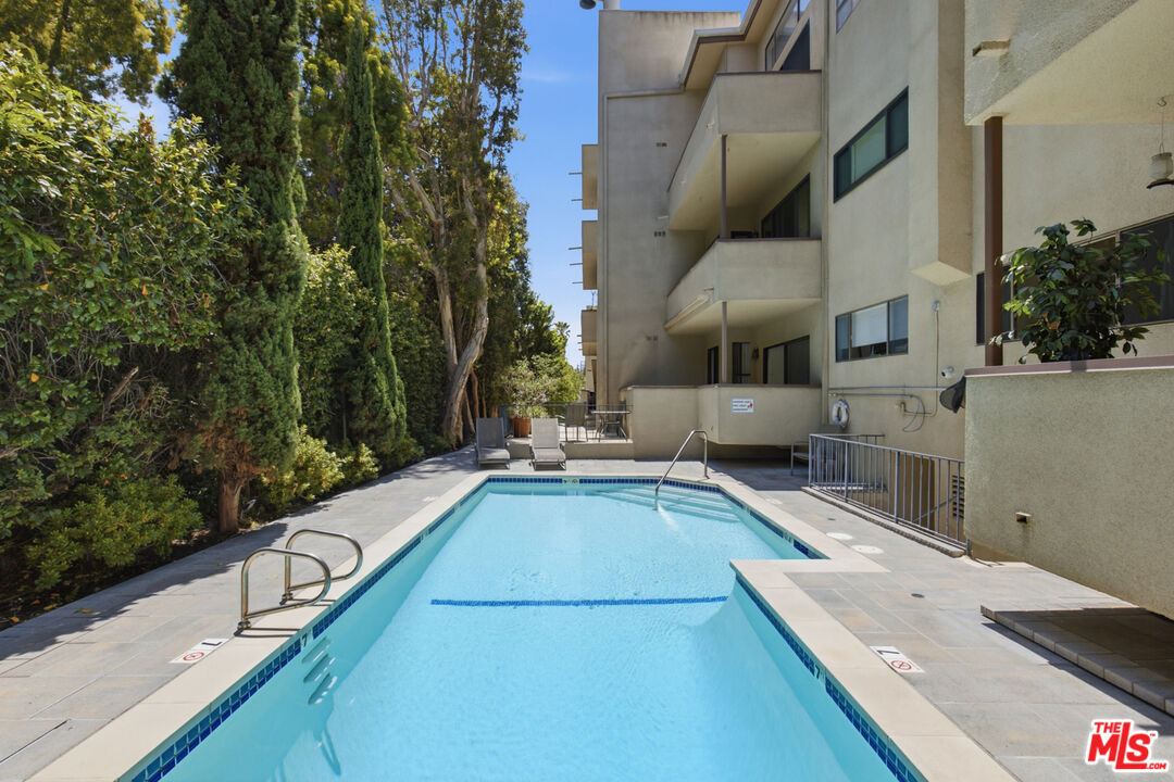 2332 Fox Hills Dr Unit: 103