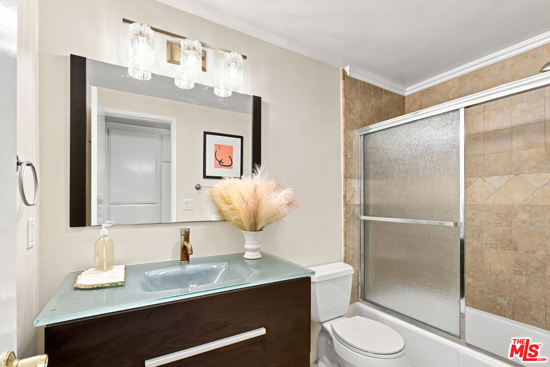 2332 Fox Hills Dr Unit: 103
