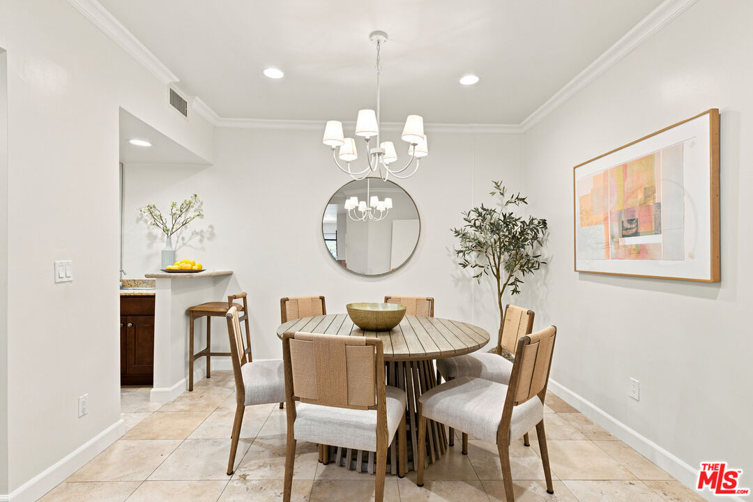 2332 Fox Hills Dr Unit: 103
