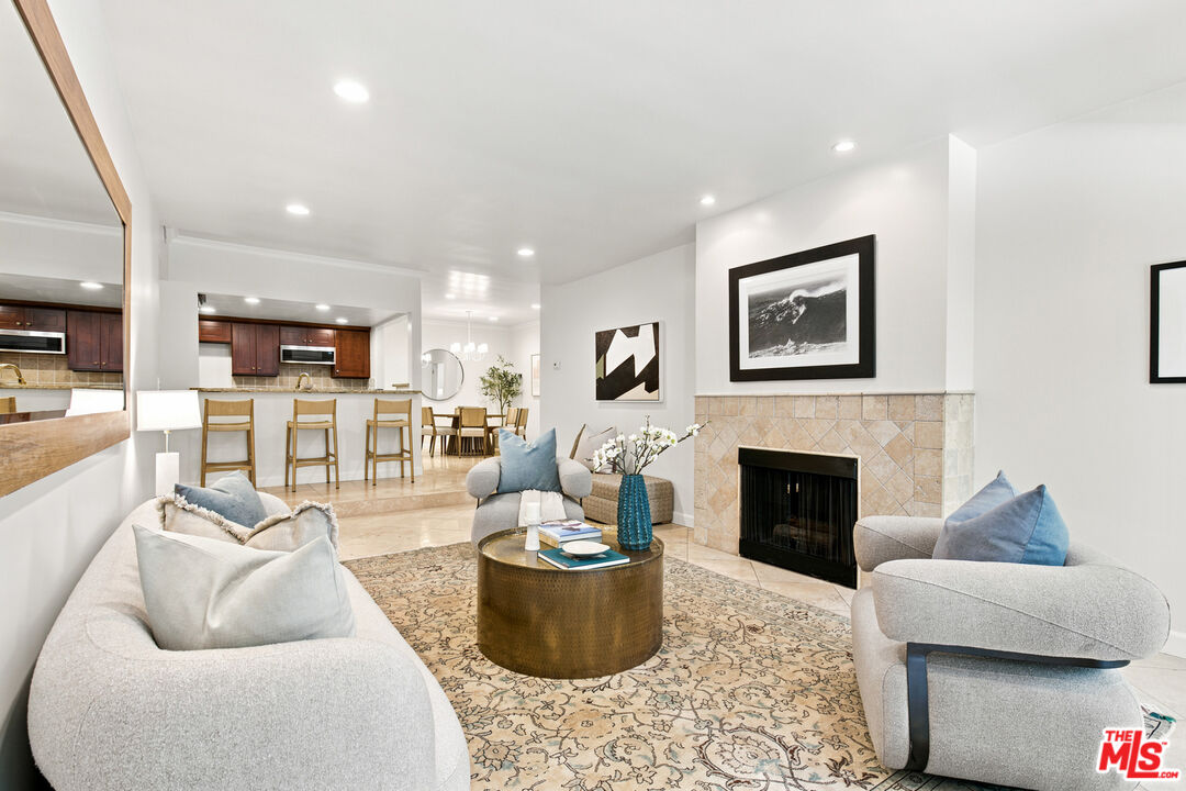 2332 Fox Hills Dr Unit: 103