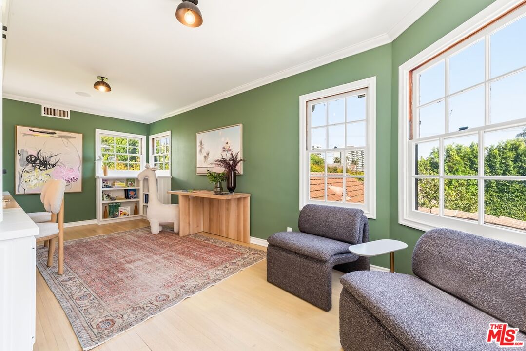 628 N Sierra Dr