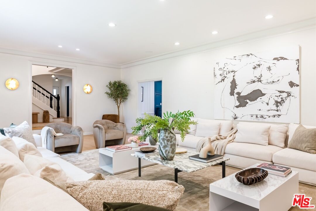 628 N Sierra Dr