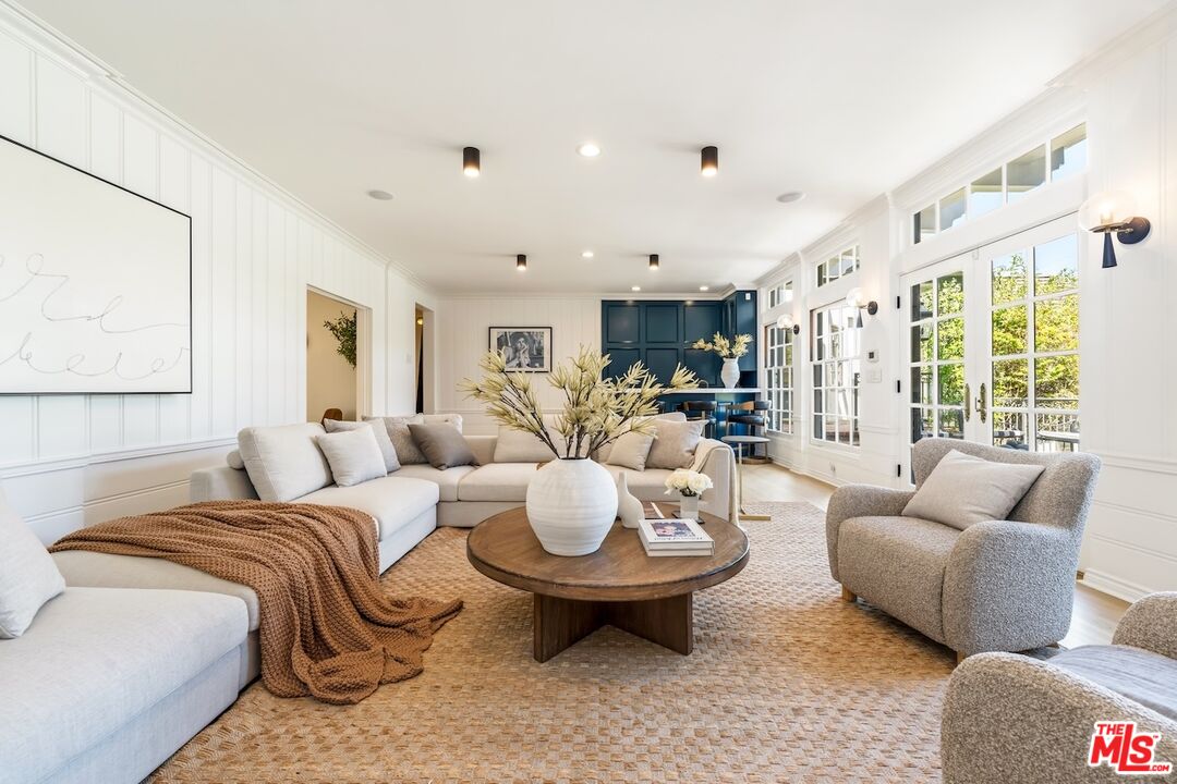 628 N Sierra Dr
