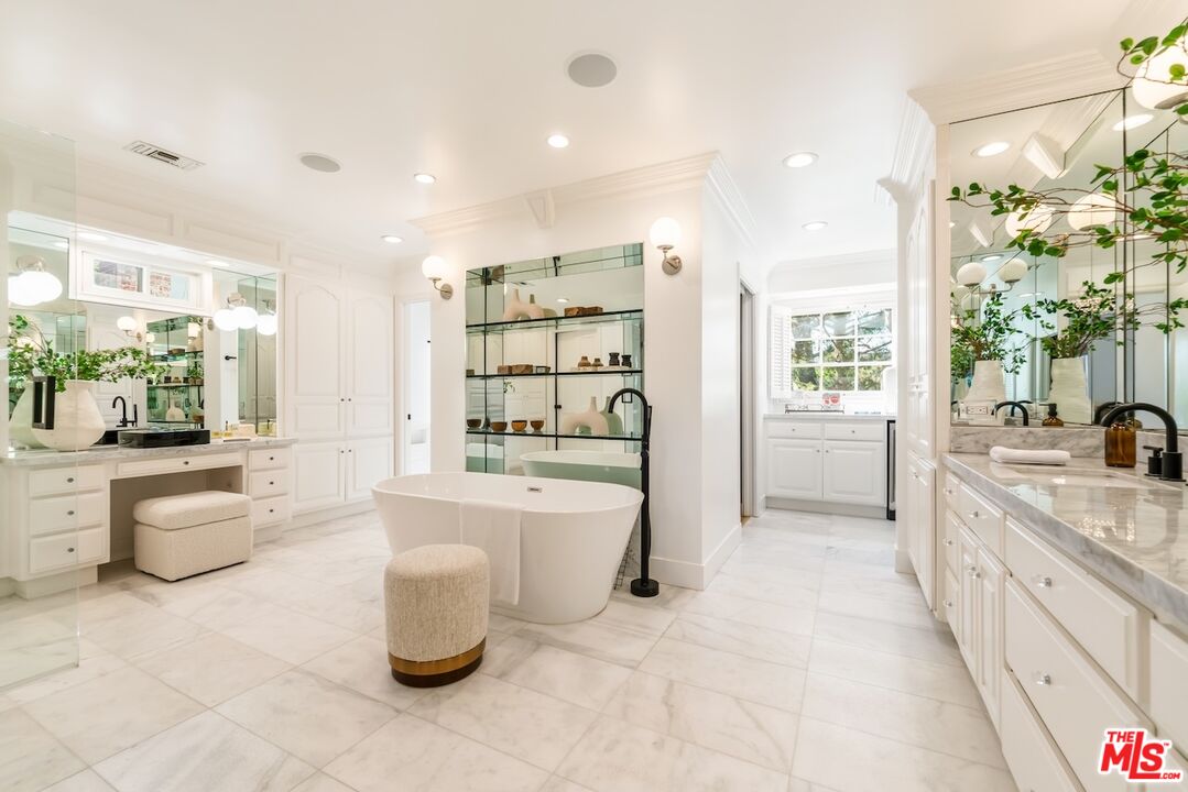 628 N Sierra Dr