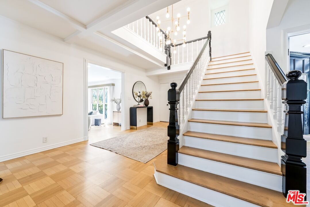 628 N Sierra Dr