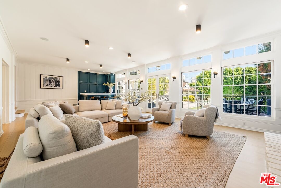 628 N Sierra Dr
