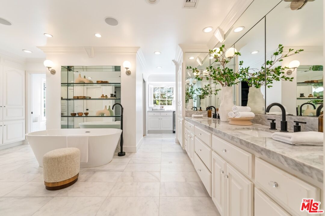 628 N Sierra Dr