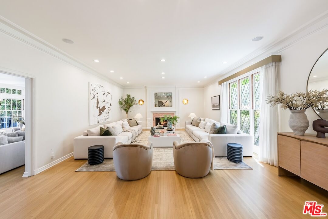 628 N Sierra Dr