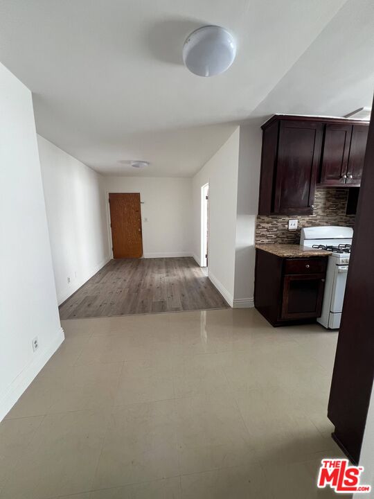 4822 Rosewood Ave Unit: 4