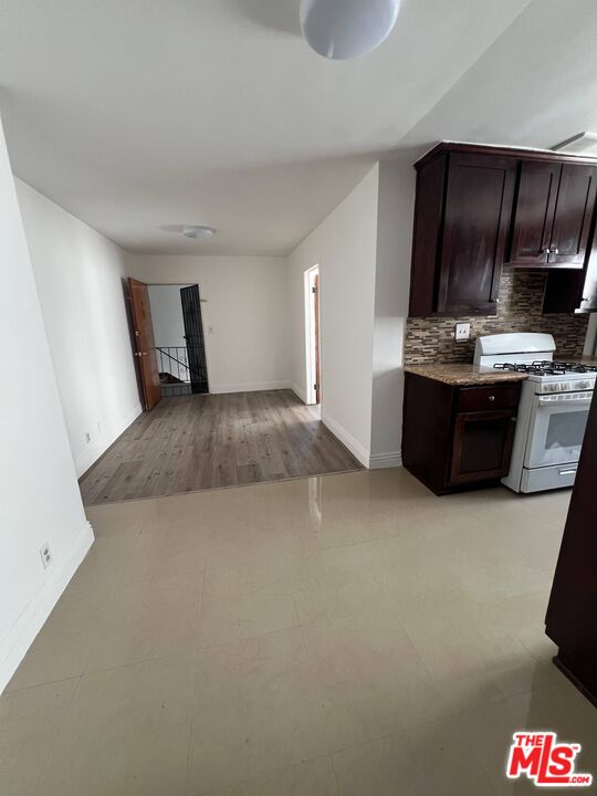 4822 Rosewood Ave Unit: 4