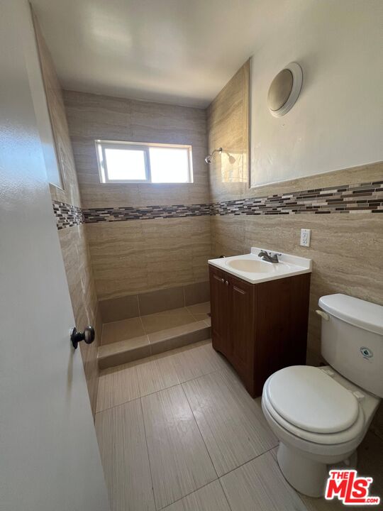 4822 Rosewood Ave Unit: 4