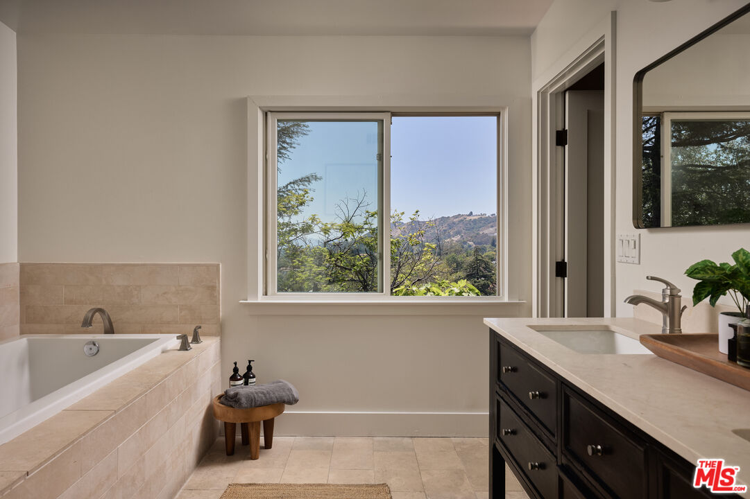 1205 Eagle Vista Dr