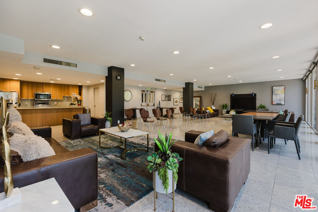 800 W 1st St Unit: 2410