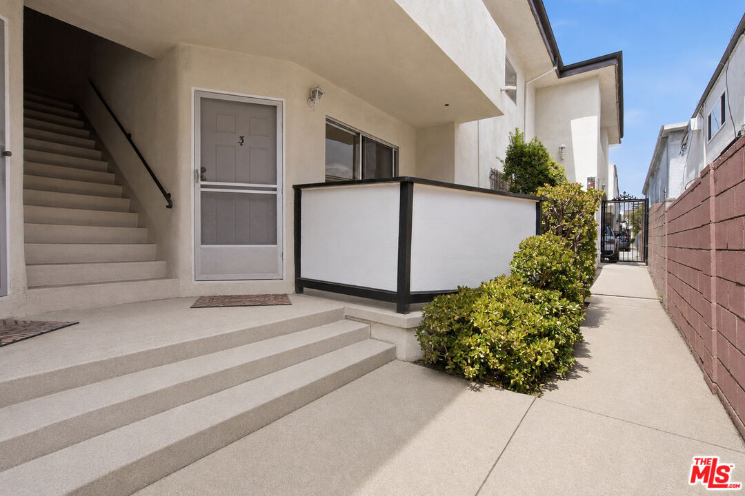 1672 Federal Ave Unit: 3