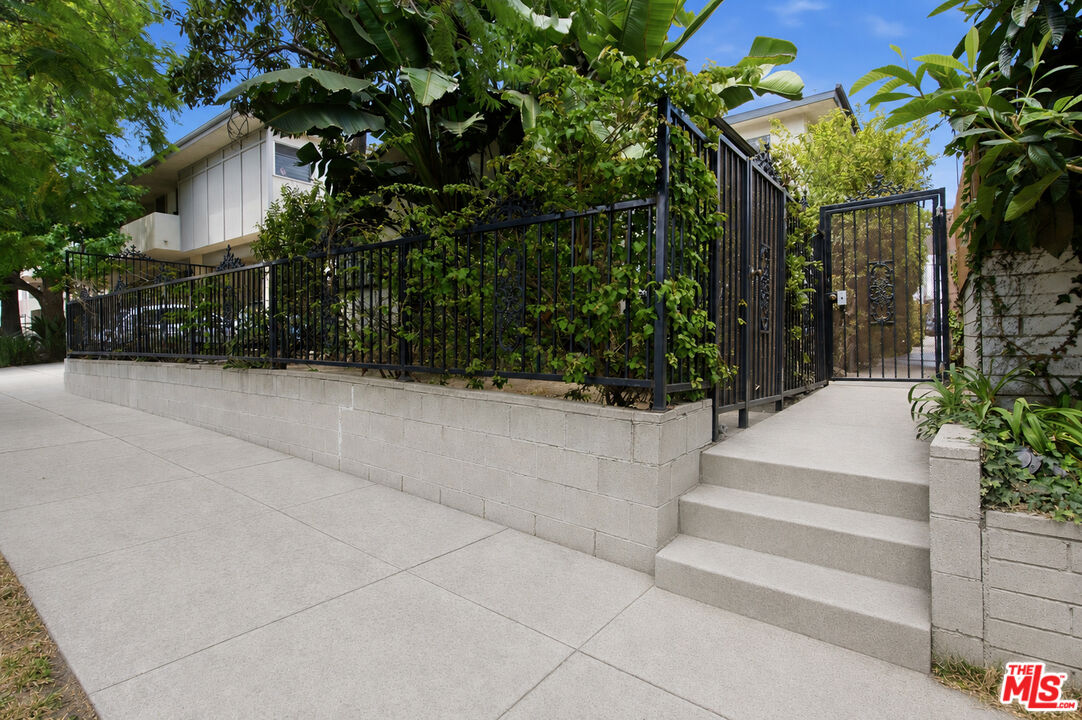 1672 Federal Ave Unit: 3
