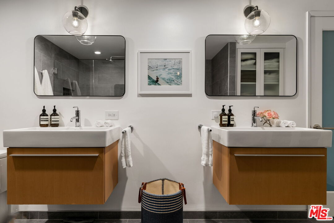 8455 Fountain Ave Unit: 301