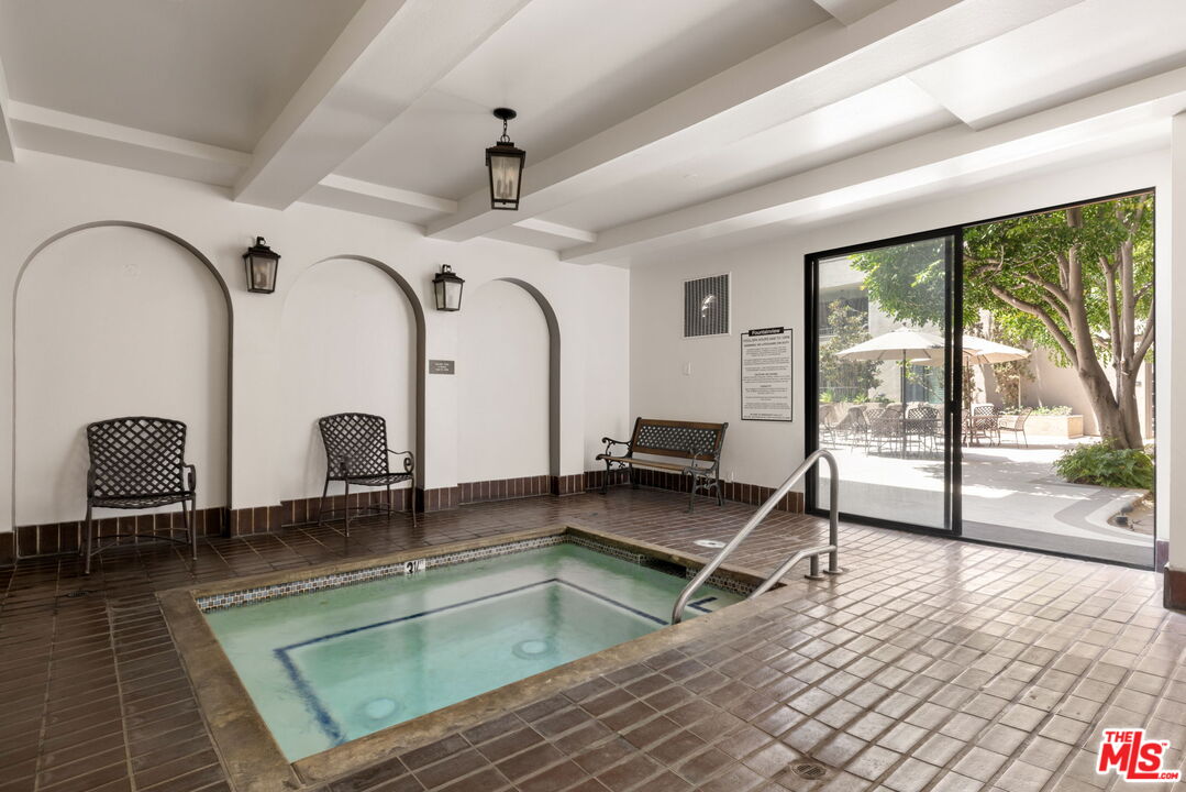 8455 Fountain Ave Unit: 301