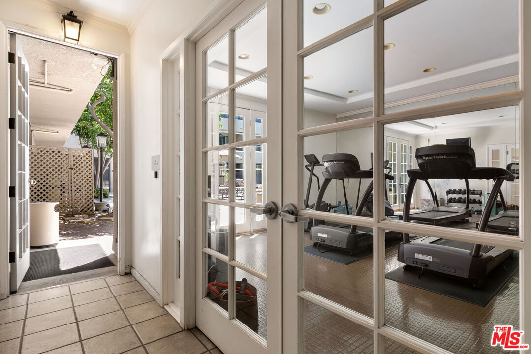 8455 Fountain Ave Unit: 301