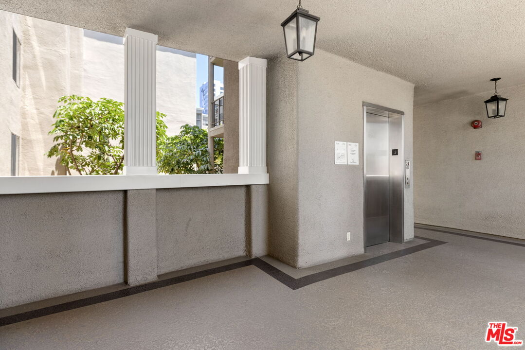 8455 Fountain Ave Unit: 301