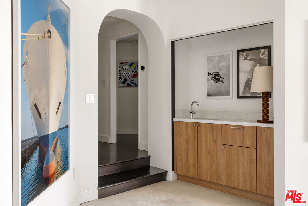 8455 Fountain Ave Unit: 301