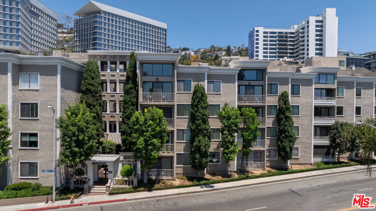 8455 Fountain Ave Unit: 301
