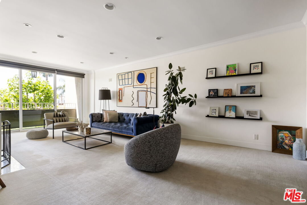 8455 Fountain Ave Unit: 301