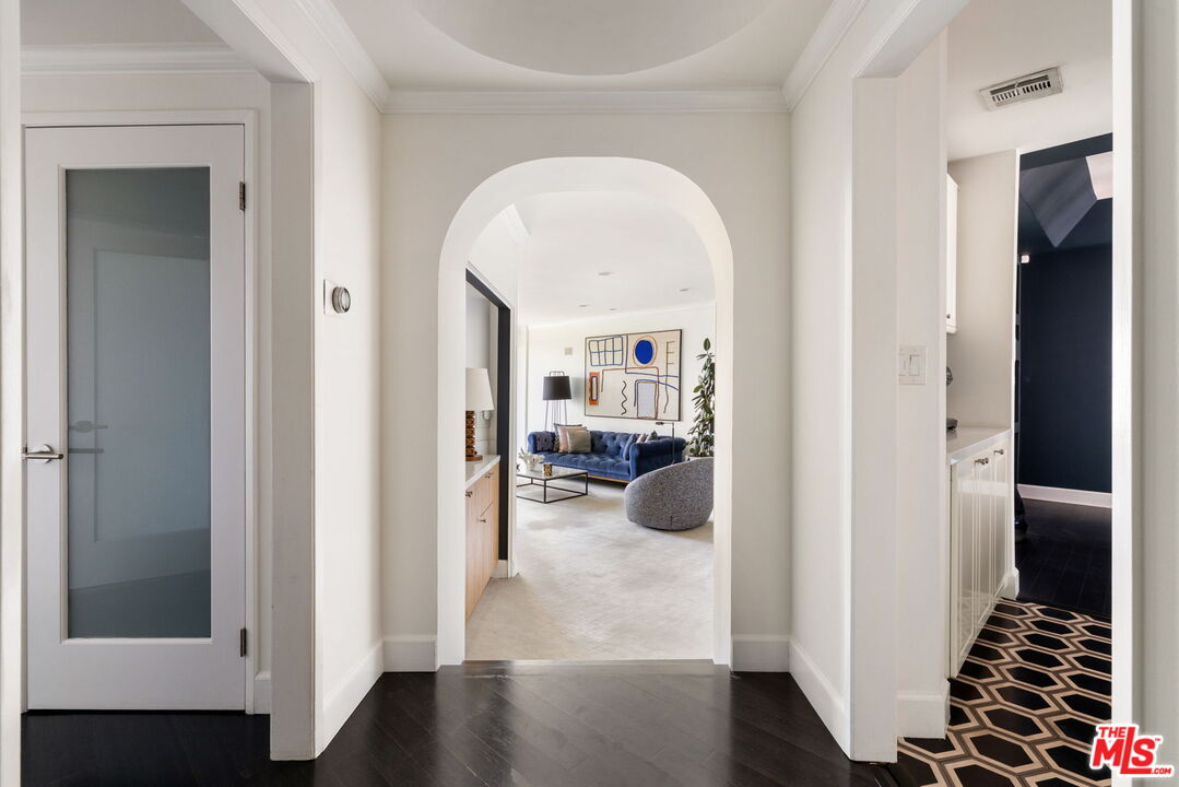 8455 Fountain Ave Unit: 301