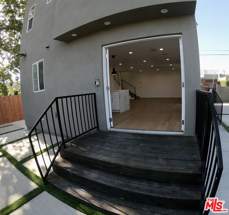 635 N Formosa Ave