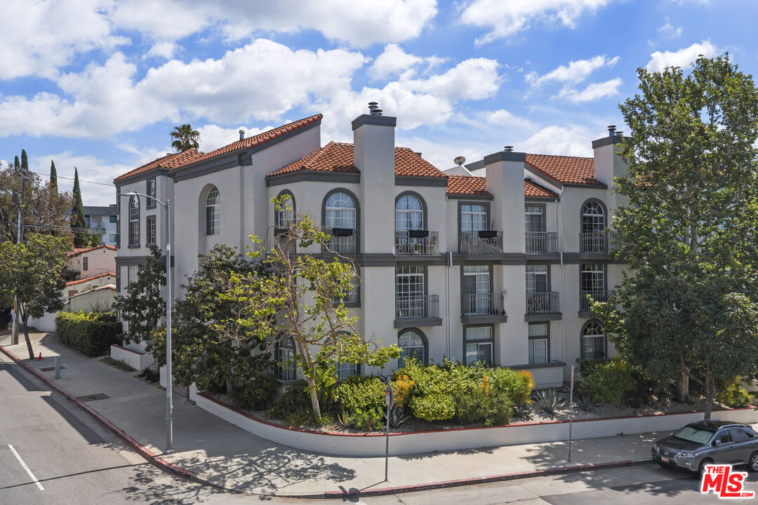 5848 W Olympic Blvd Unit: 102
