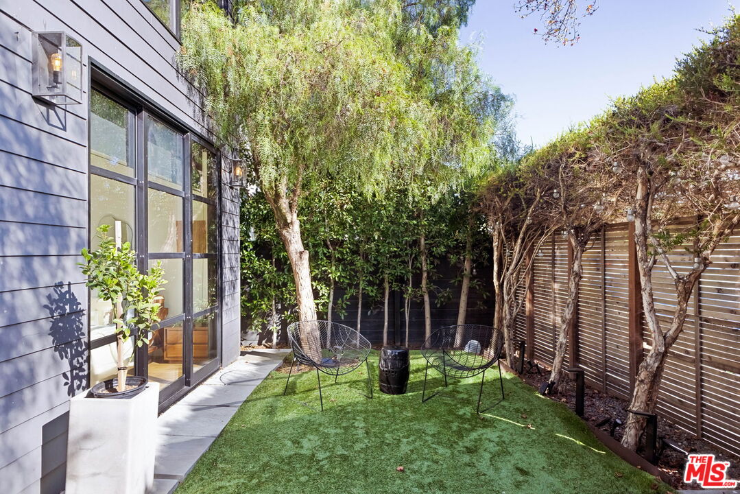 3024 Stanford Ave