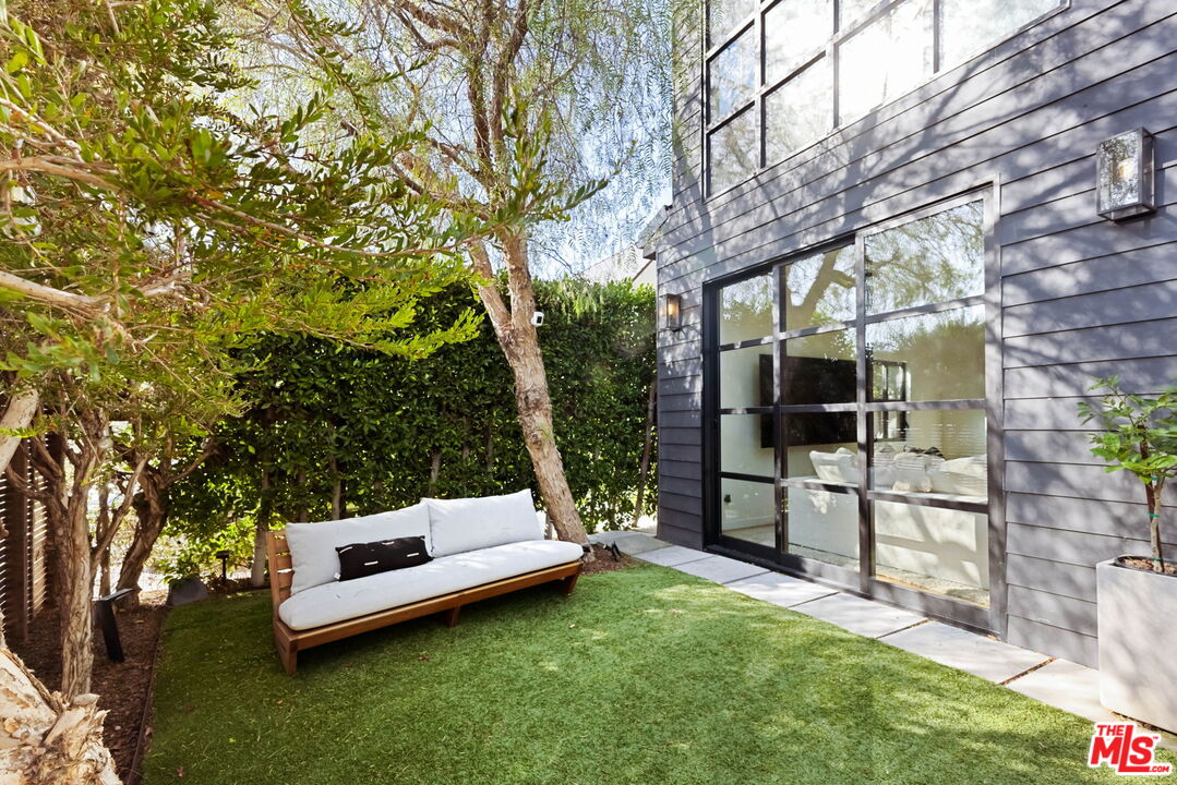 3024 Stanford Ave