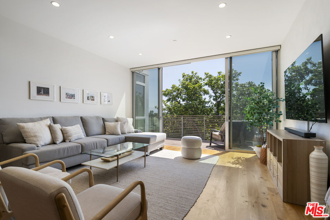 12504 Woodbridge St Unit: 402