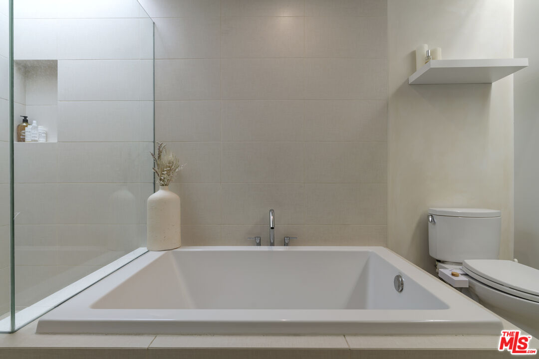 12504 Woodbridge St Unit: 402