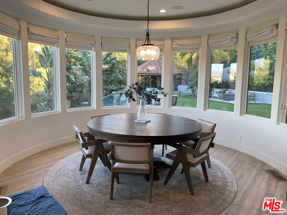 3373 Coldwater Canyon Ave