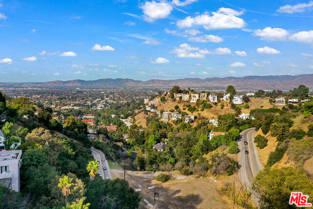 3373 Coldwater Canyon Ave