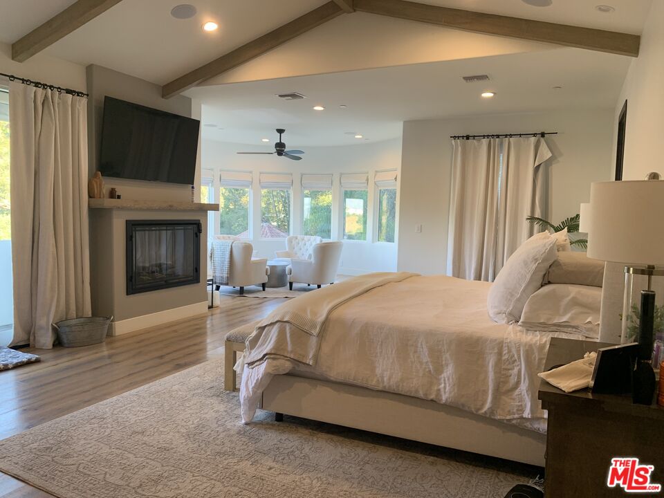 3373 Coldwater Canyon Ave