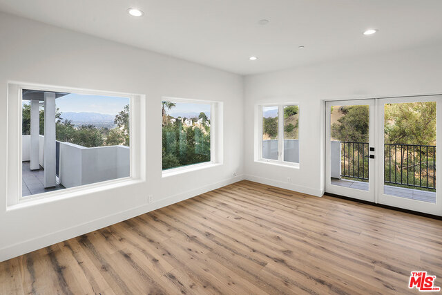 3373 Coldwater Canyon Ave
