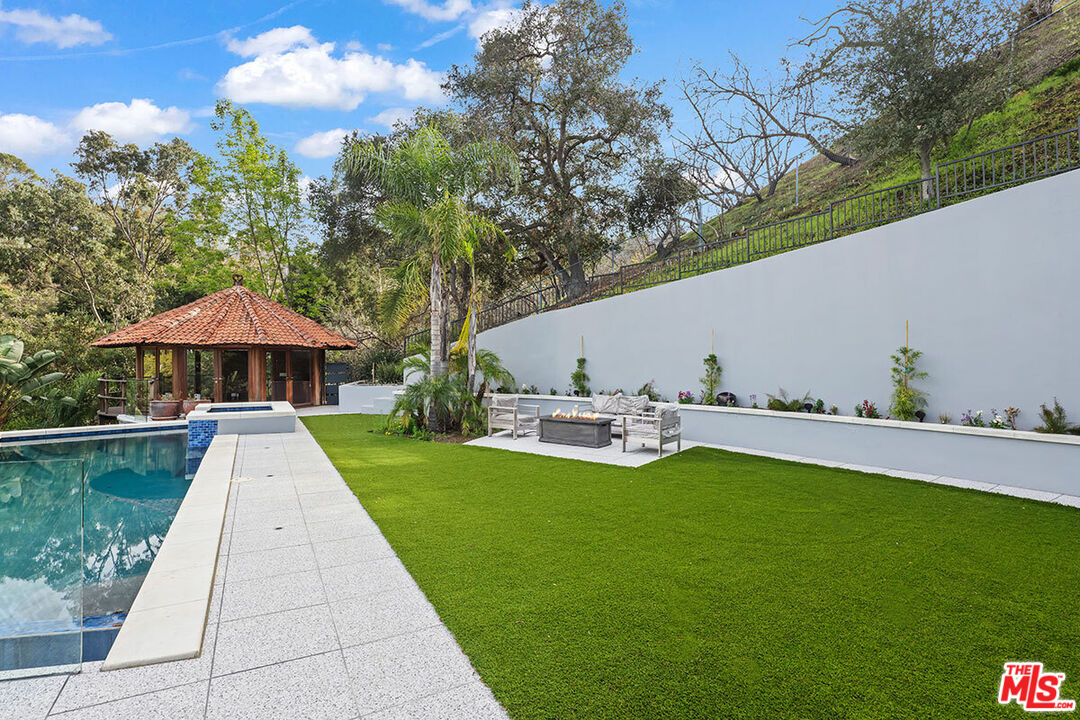 3373 Coldwater Canyon Ave